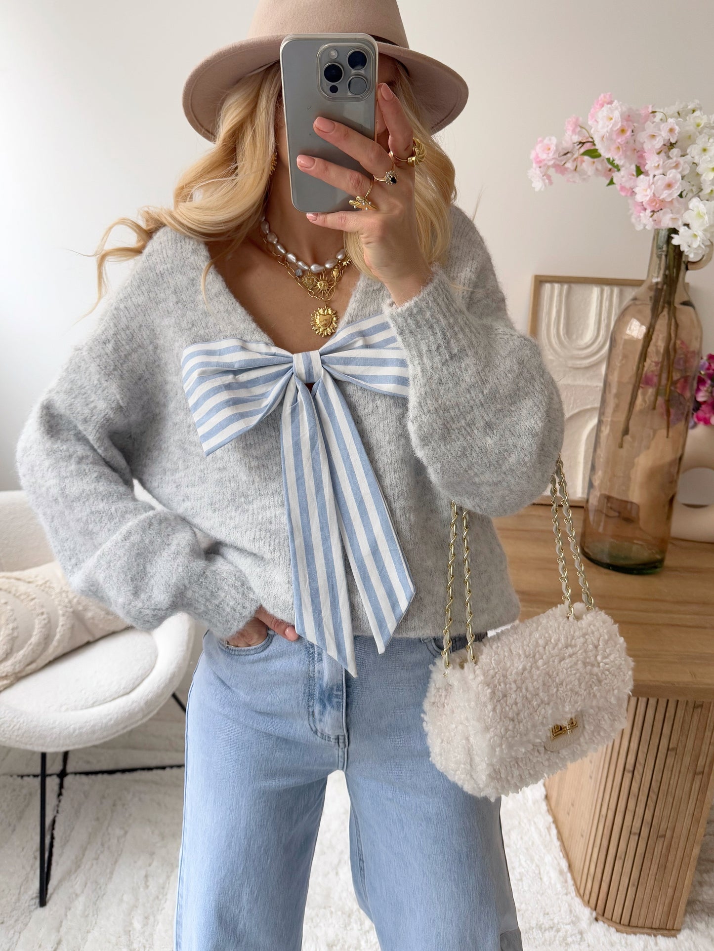 EMRULA gray striped knotted mesh