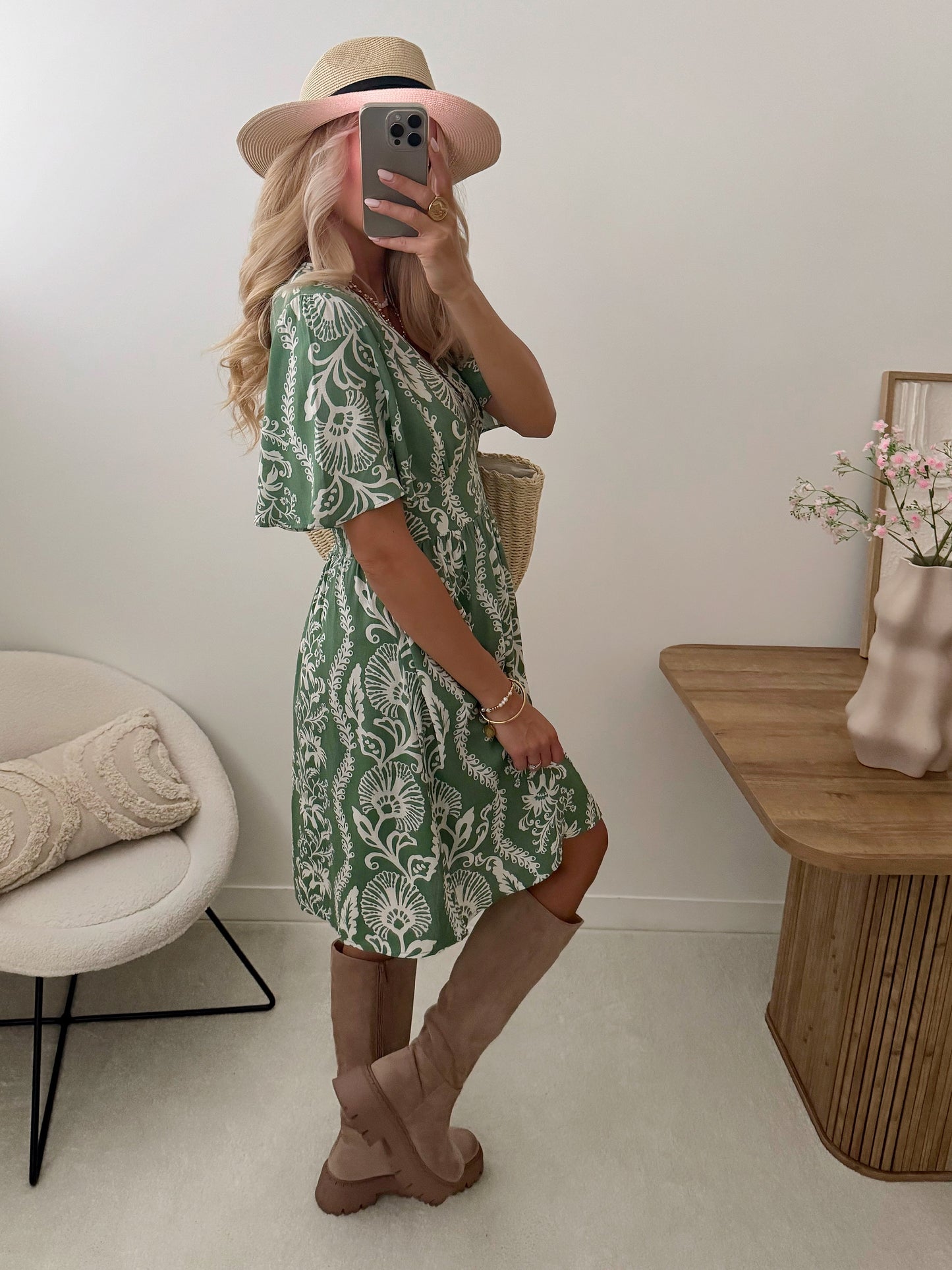 FILIA V-neck flared dress