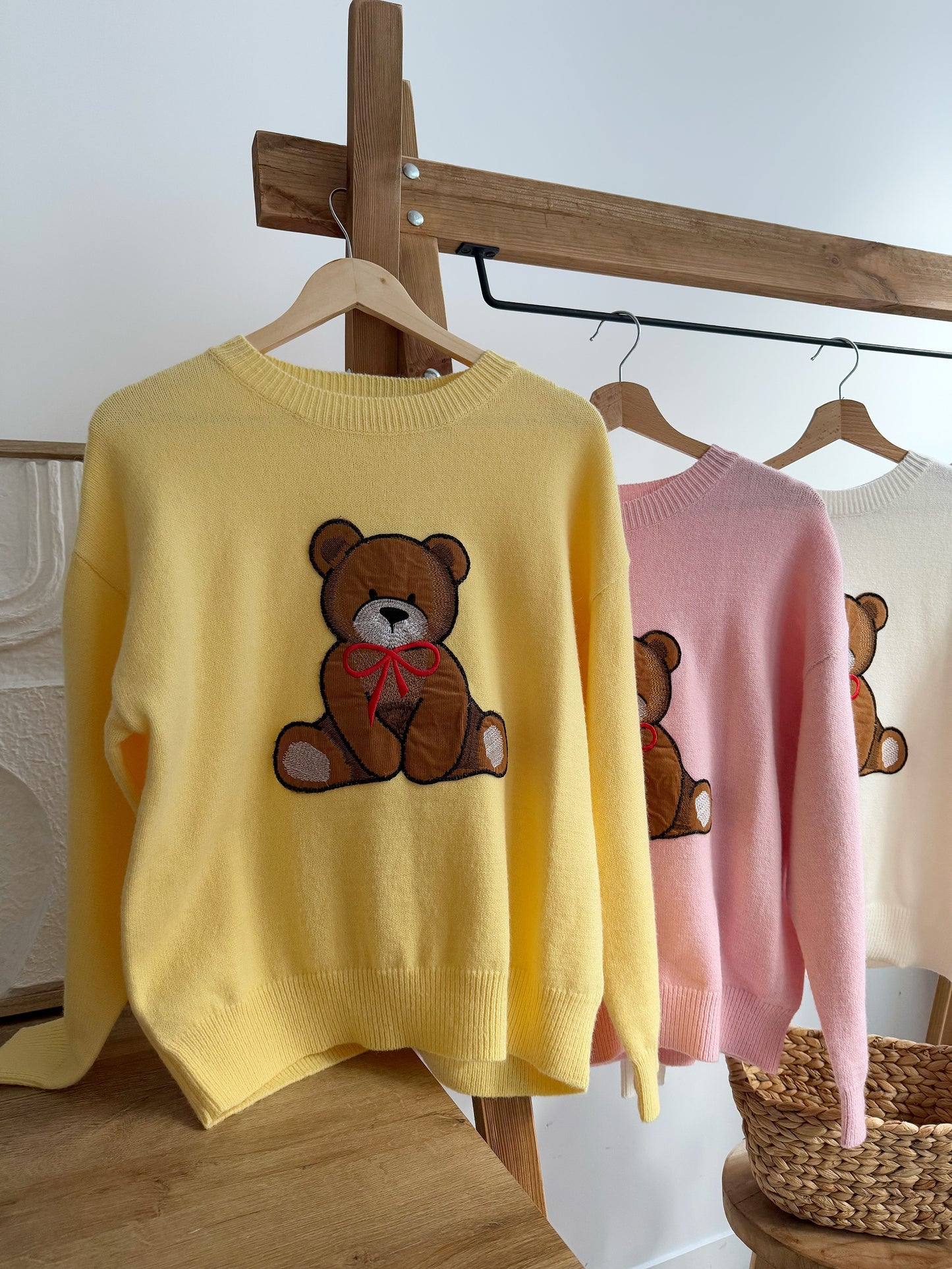 Embroidered teddy bear knit BEAR - pink